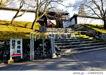 風情ある庭が楽しめる 曼殊院門跡 山門 風情ある庭が楽しめる 曼殊院門跡 山門 138604591