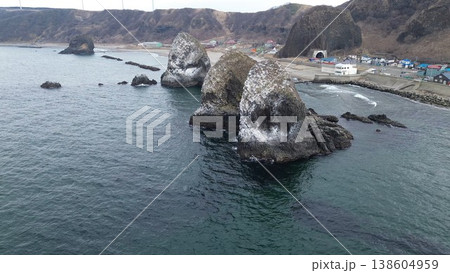 北海道せたな町 三本杉岩と日本海の海岸風景 ドローン空撮 北海道せたな町 三本杉岩と日本海の海岸風景 ドローン空撮 138604959