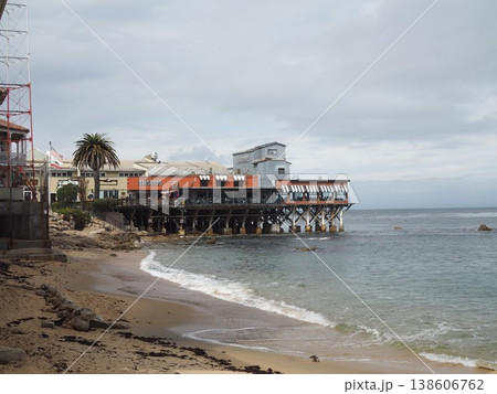カリフォルニア モントレー Cannery Row近辺の海 カリフォルニア モントレー Cannery Row近辺の海 138606762