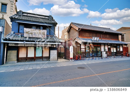 小江戸川越一番街商店街 蔵造りの町並み 小江戸川越一番街商店街 蔵造りの町並み 138606849