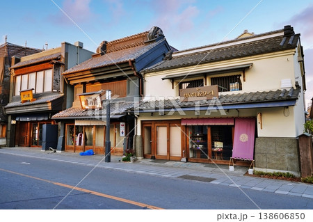 小江戸川越一番街商店街 蔵造りの町並み 小江戸川越一番街商店街 蔵造りの町並み 138606850