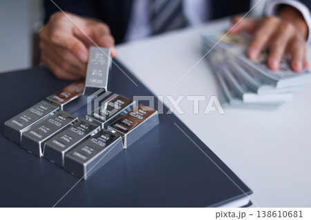 Silver Trading Businessman invest in trading silver, calculating profit price of buying and selling silver in the market. Silver Trading Businessman invest in trading silver, calculating profit price of buying and selling silver in the market. 138610681
