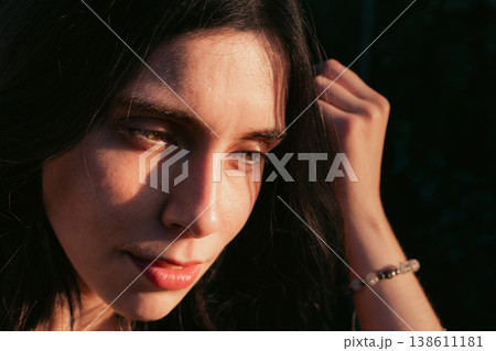 Young woman close portrait in warm golden sunlight Young woman close portrait in warm golden sunlight 138611181