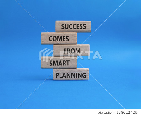 Smart Planning symbol. Wooden blocks with words Success Comes From Smart Planning. Beautiful blue background. Business and Smart Planning concept. Copy space Smart Planning symbol. Wooden blocks with words Success Comes From Smart Planning. Beautiful blue background. Business and Smart Planning concept. Copy space 138612429