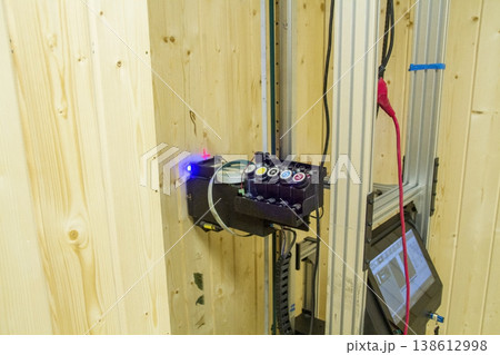 The device in the image is a vertical wall printer, a specialized inkjet printer designed to print directly onto vertical surfaces like walls 138612998