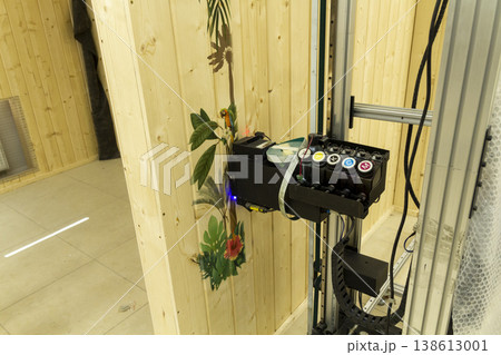 The device in the image is a vertical wall printer, a specialized inkjet printer designed to print directly onto vertical surfaces like walls 138613001