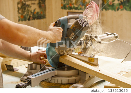 The image shows a compound miter saw. The image shows a compound miter saw. 138613026