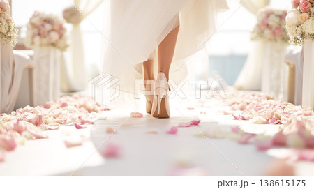 ピンクの花びらが舞うバージンロードを歩く花嫁の足元 138615175