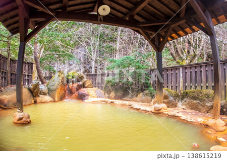 奥飛騨温泉郷の公共露天風呂「平湯の湯」《岐阜県 高山市 平湯》 138615219