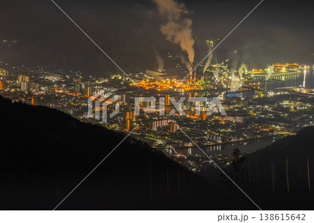 灰ヶ峰から望む、呉の街並みを彩る光の海 灰ヶ峰から望む、呉の街並みを彩る光の海 138615642