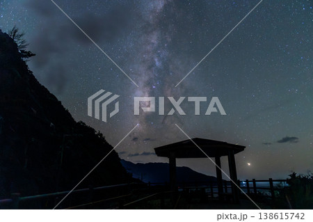 天の川 星景 神が宿る屋久島(秋 天の川 星景 神が宿る屋久島(秋 138615742