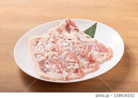［国内産］豚ロース　焼肉用（塩麹） 138616102