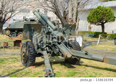 陸上自衛隊105mm榴弾砲M2A1 138616394