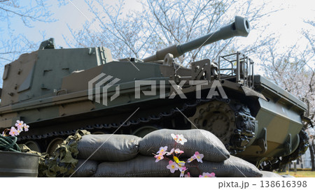 土嚢と陸上自衛隊74式自走105mm榴弾砲 土嚢と陸上自衛隊74式自走105mm榴弾砲 138616398