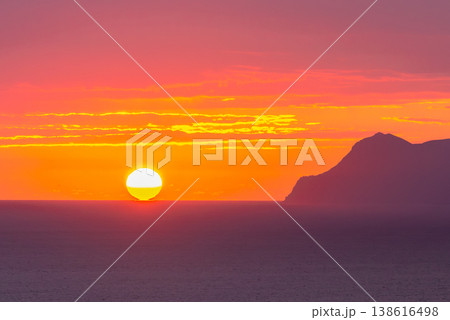 東シナ海に沈む夕日 屋久島から(秋 東シナ海に沈む夕日 屋久島から(秋 138616498