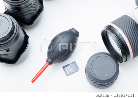 一眼レフカメラと望遠レンズの撮影のイメージ画像 一眼レフカメラと望遠レンズの撮影のイメージ画像 138617111