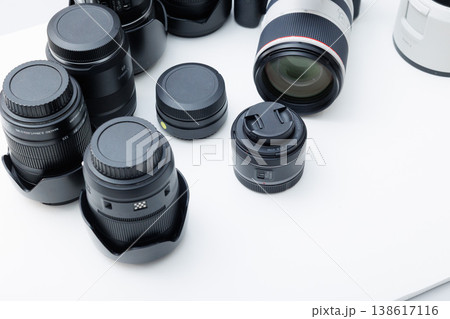 一眼レフカメラと望遠レンズの撮影のイメージ画像 138617116