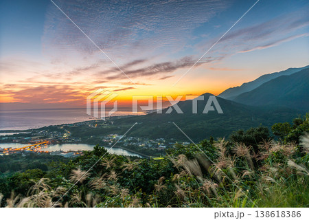 夜明けの絶景　神が宿る屋久島(秋 138618386