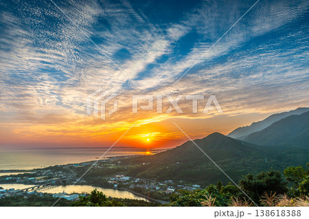 夜明けの絶景 神が宿る屋久島(秋 夜明けの絶景 神が宿る屋久島(秋 138618388