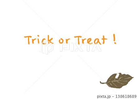 トリックオアトリートの手書き文字とシンプルな枯葉のハロウィン横型メッセージカード 138618689