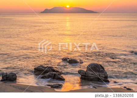 海亀産卵地永田いなか浜 夕景 屋久島(春 海亀産卵地永田いなか浜 夕景 屋久島(春 138620208