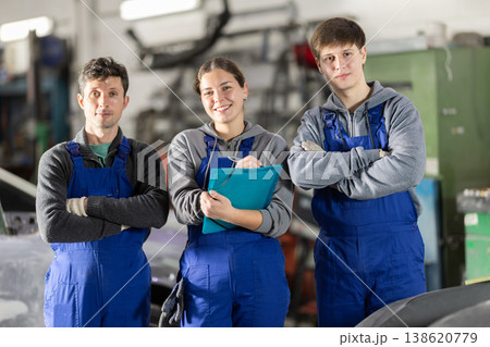 Repair auto mechanic workshop staff. Repair auto mechanic workshop staff. 138620779