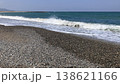 石の海岸に打ち寄せる波3 138621166