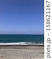 石の海岸に打ち寄せる波2 138621167