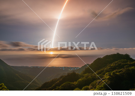 ロケット打ち上げ　神が宿る屋久島(春 138621509