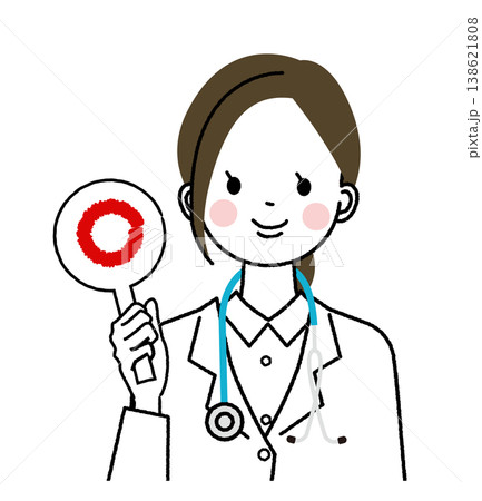白衣を着た女性医師　マルのプラカード 138621808