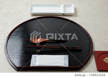 和食用背景　食卓の設えや食事風景のイメージ作成用の背景イメージ 138621816