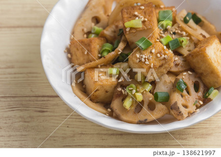 蓮根と厚揚げの煮物 蓮根と厚揚げの煮物 138621997