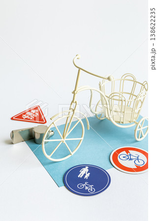 自転車の青切符イメージ素材 138622235