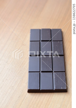 70%カカオの板チョコレート 高カカオチョコレート 70%カカオの板チョコレート 高カカオチョコレート 138622705
