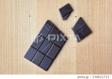 70%カカオの板チョコレート 高カカオチョコレート 70%カカオの板チョコレート 高カカオチョコレート 138622713
