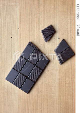 70%カカオの板チョコレート 高カカオチョコレート 70%カカオの板チョコレート 高カカオチョコレート 138622714