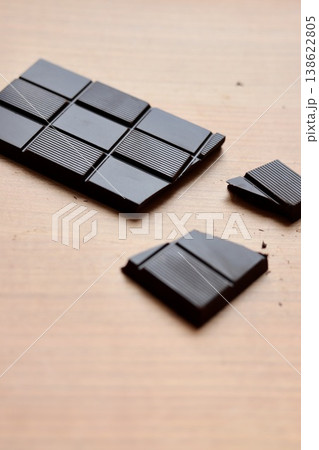 70%カカオの板チョコレート 高カカオチョコレート 70%カカオの板チョコレート 高カカオチョコレート 138622805