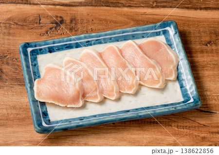 鶏胸肉 ヘルシーで高タンパクな鶏肉料理 鶏胸肉 ヘルシーで高タンパクな鶏肉料理 138622856