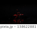 漆黒に舞う赤い水滴のクラウン・ウォーターアート 138622881