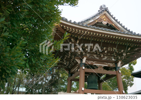名古屋市指定文化財　東別院の鐘楼 138623035