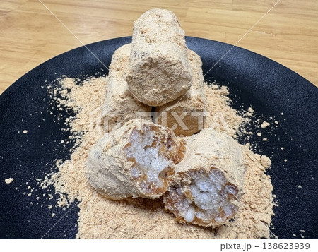 五家宝_埼玉県を代表する銘菓の一つ_きな粉の和菓子 138623939