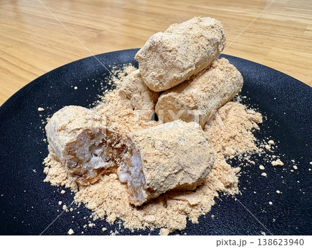 五家宝_埼玉県を代表する銘菓の一つ_きな粉の和菓子 138623940