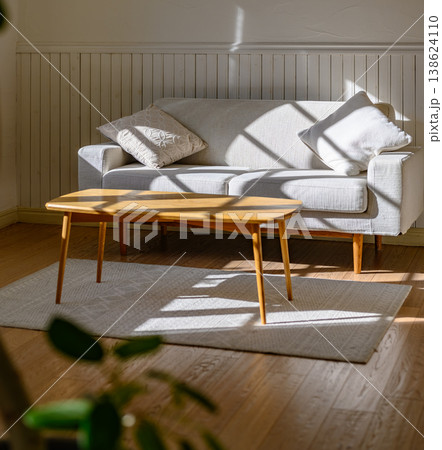 リビングに差し込む陽光 リビングに差し込む陽光 138624110