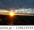 幻想的で力強い夕日 138624594