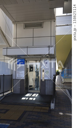 ゆりかもめの青海駅、エレベーター出口（1B出口） 138625114