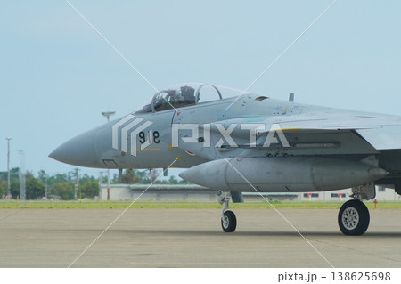 滑走路に向かう航空自衛隊のF-15J 滑走路に向かう航空自衛隊のF-15J 138625698