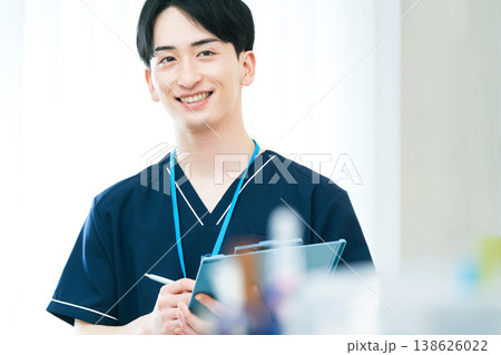 若い男性医療従事者 若い男性医療従事者 138626022