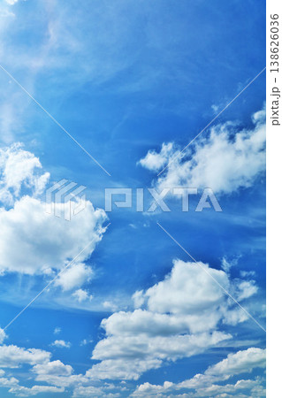 夏の青空と雲 夏の青空と雲 138626036