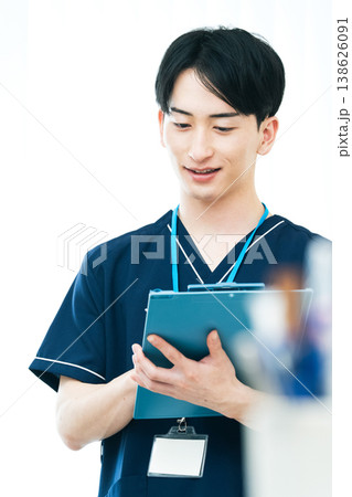 若い男性医療従事者 138626091