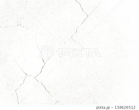 斜めにひび割れが入った明るい白色のコンクリート壁面の横長の背景画像 138626512